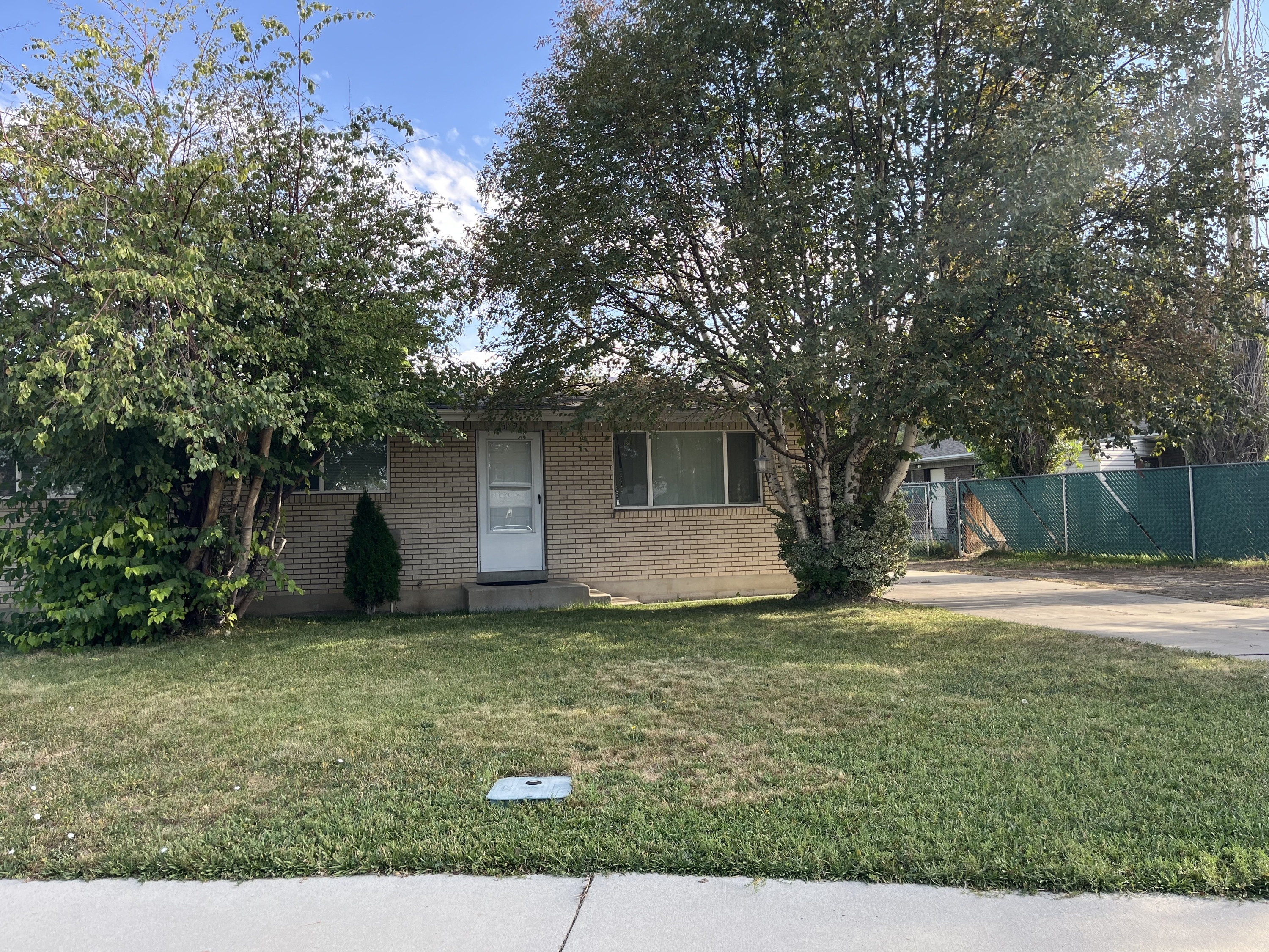 587/589 East 55 North - 589